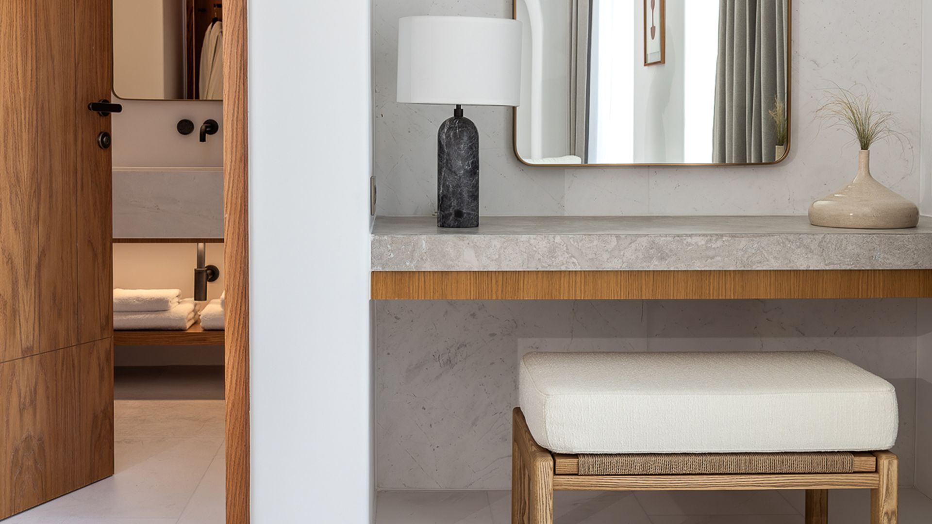 Μελέτη & Κατασκευή 61 Πολυτελών Σουιτών, Καμάρι, Σαντορίνη