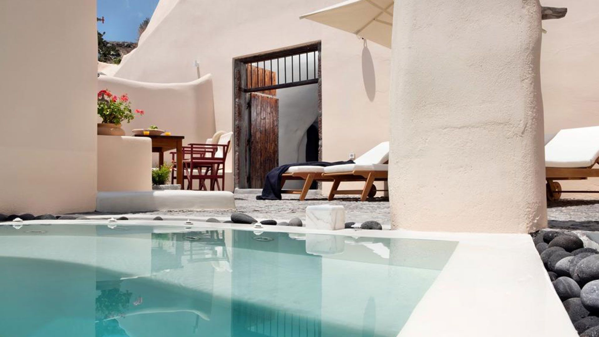 Μελέτη & Κατασκευή 3 Πολυτελών Κανάβων-Σουιτών, Βόθωνα, Σαντορίνη