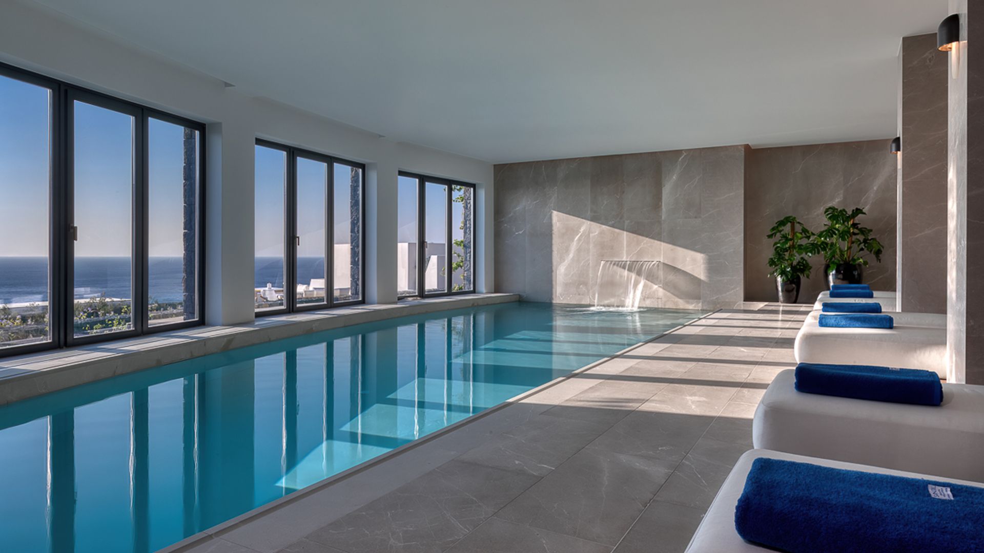 Μελέτη & Κατασκευή 61 Πολυτελών Σουιτών, Καμάρι, Σαντορίνη