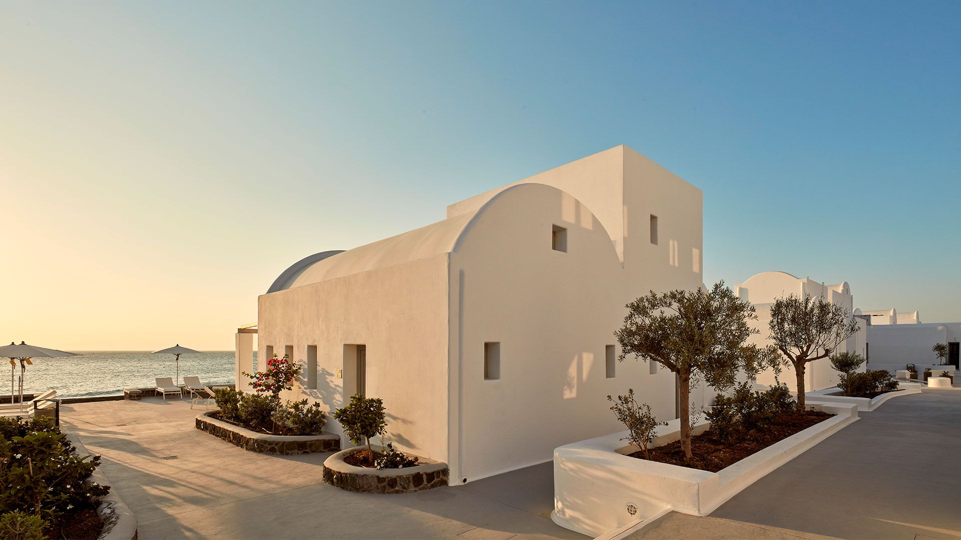 Διαμόρφωση περιβάλλοντος χώρου & Interior Design 5* Ξενοδοχείου, Παραλία Καμαρίου, Σαντορίνη