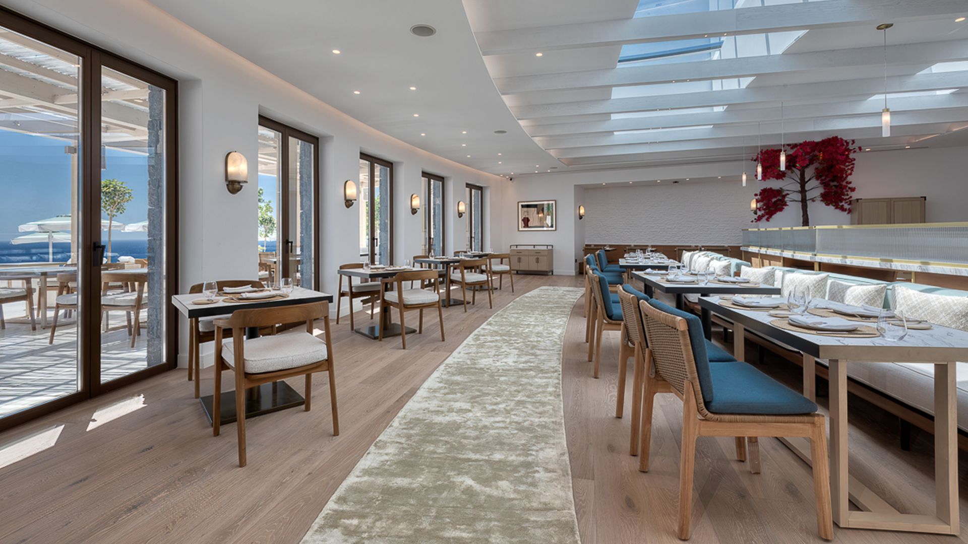 Μελέτη & Κατασκευή 61 Πολυτελών Σουιτών, Καμάρι, Σαντορίνη