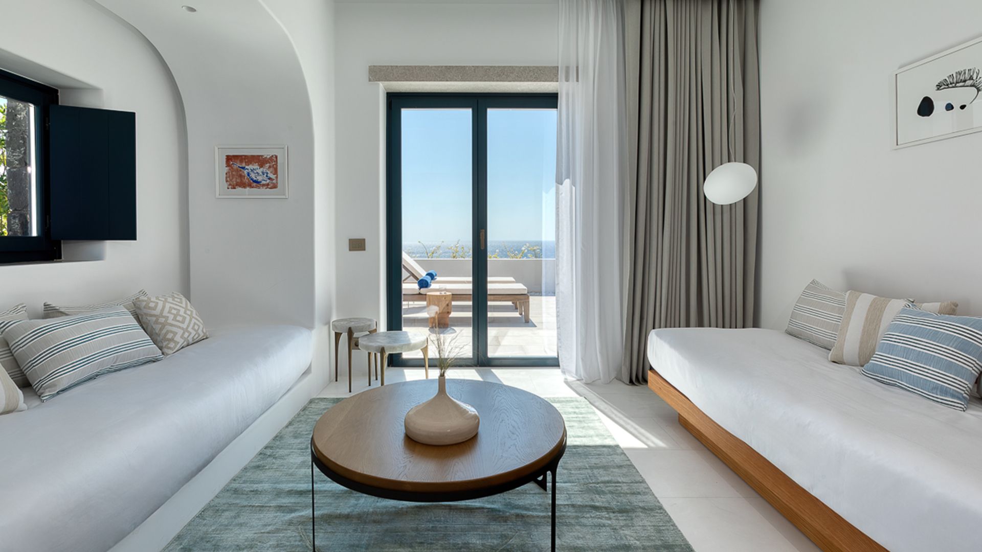 Μελέτη & Κατασκευή 61 Πολυτελών Σουιτών, Καμάρι, Σαντορίνη