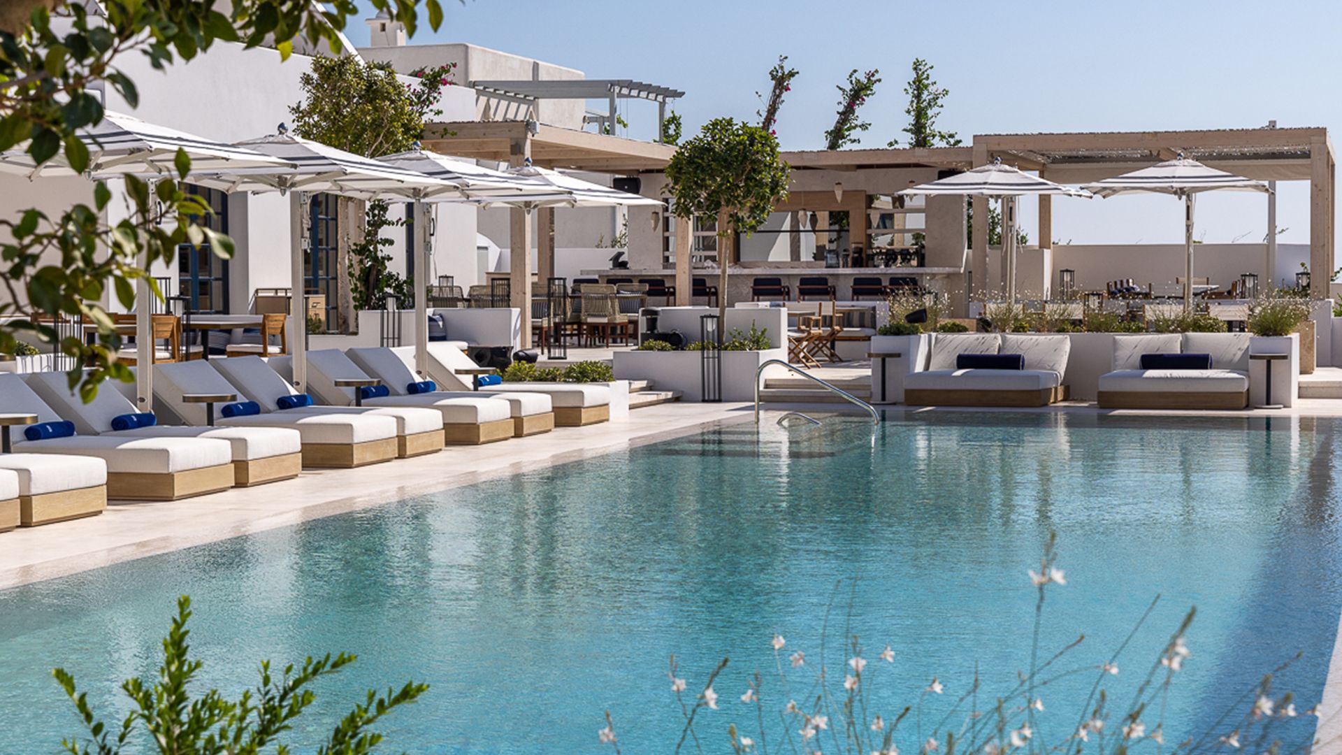 Μελέτη & Κατασκευή 61 Πολυτελών Σουιτών, Καμάρι, Σαντορίνη